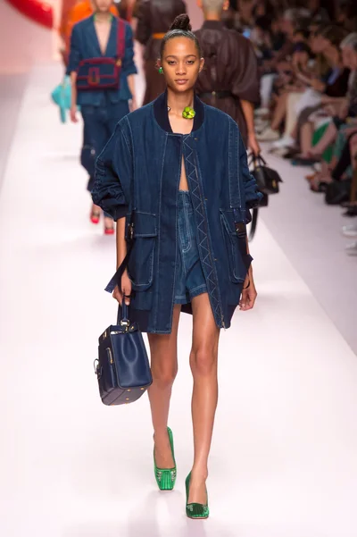 Look 15